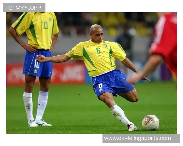 国际足球明星中谁是顶尖后卫 球场防线的无敌守护者