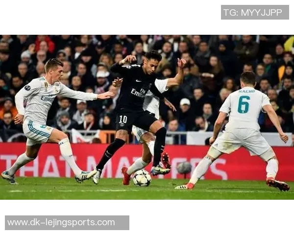 顶尖球星花式足球技艺展现与创新技巧全面解析 顶尖球星花式足球技艺展现与创新技巧全面解析