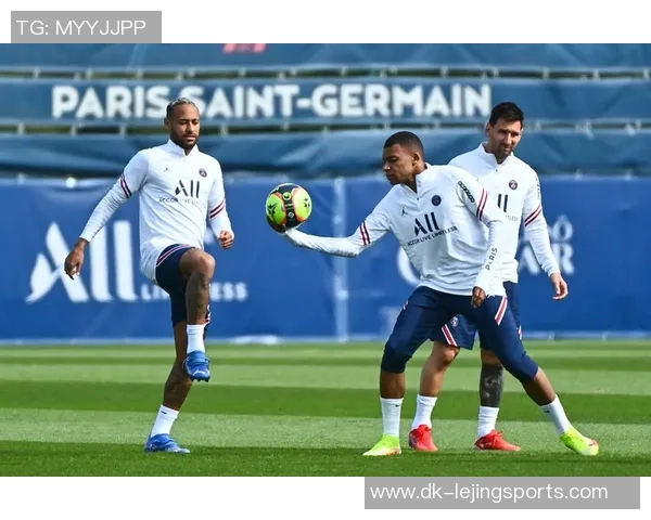 四大足球巨星聚焦之下的传奇与荣耀：梅西、C罗、内马尔、姆巴佩的巅峰时刻